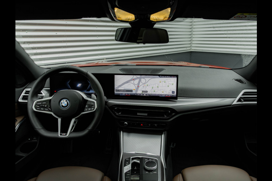 BMW 3 Serie Touring 330e M-Sport - Pano - Trekhaak - LCI 2 - ACC - Hifi BMW 3 Serie Touring 330e M-Sport - Pano - Trekhaak - LCI 2 - ACC - Hifi