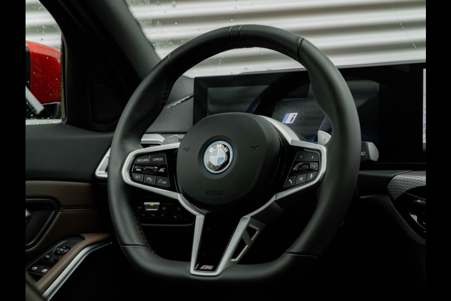 BMW 3 Serie Touring 330e M-Sport - Pano - Trekhaak - LCI 2 - ACC - Hifi BMW 3 Serie Touring 330e M-Sport - Pano - Trekhaak - LCI 2 - ACC - Hifi