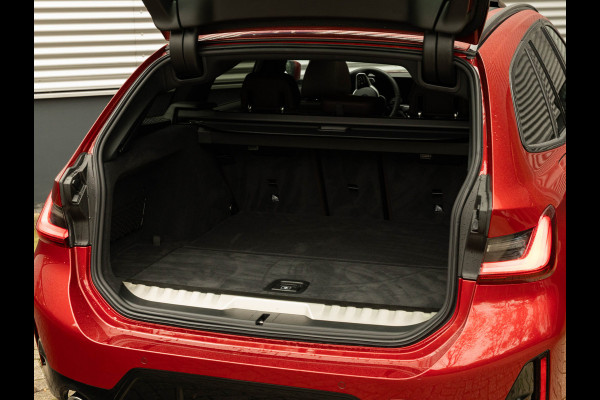 BMW 3 Serie Touring 330e M-Sport - Pano - Trekhaak - LCI 2 - ACC - Hifi BMW 3 Serie Touring 330e M-Sport - Pano - Trekhaak - LCI 2 - ACC - Hifi