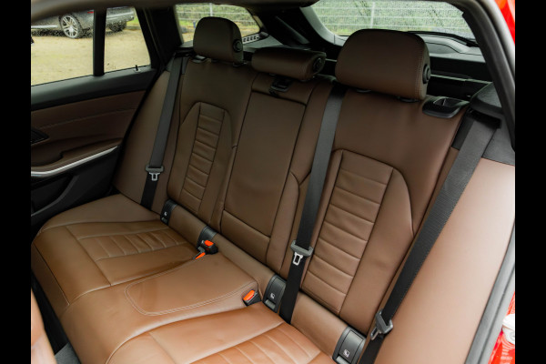 BMW 3 Serie Touring 330e M-Sport - Pano - Trekhaak - LCI 2 - ACC - Hifi BMW 3 Serie Touring 330e M-Sport - Pano - Trekhaak - LCI 2 - ACC - Hifi