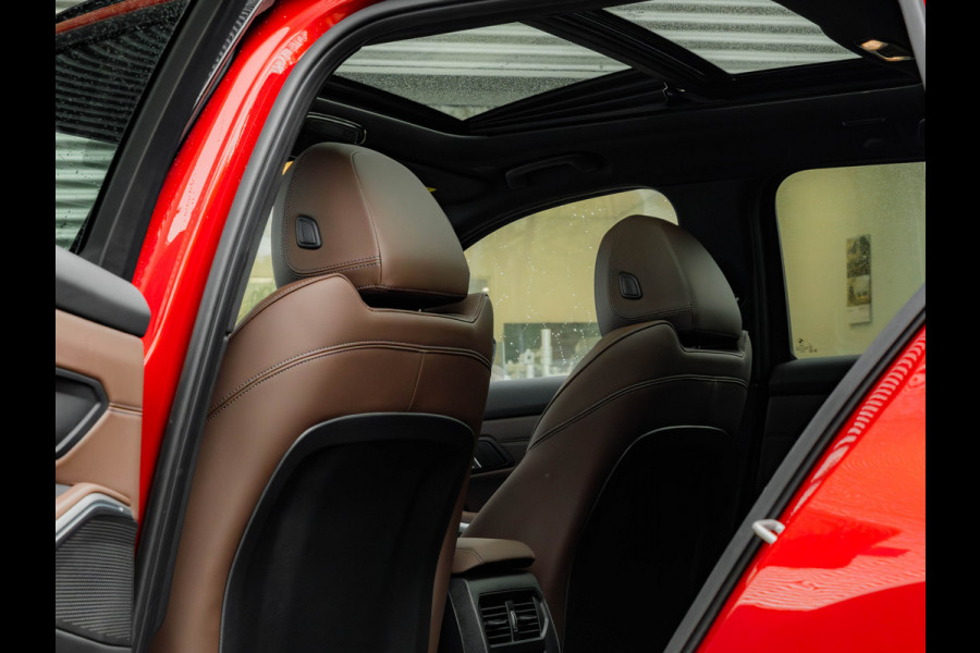 BMW 3 Serie Touring 330e M-Sport - Pano - Trekhaak - LCI 2 - ACC - Hifi BMW 3 Serie Touring 330e M-Sport - Pano - Trekhaak - LCI 2 - ACC - Hifi