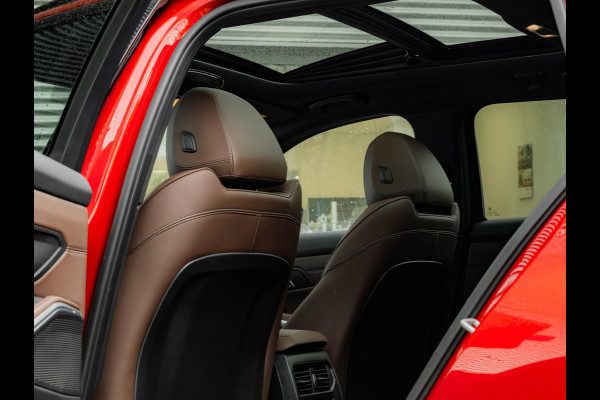 BMW 3 Serie Touring 330e M-Sport - Pano - Trekhaak - LCI 2 - ACC - Hifi BMW 3 Serie Touring 330e M-Sport - Pano - Trekhaak - LCI 2 - ACC - Hifi