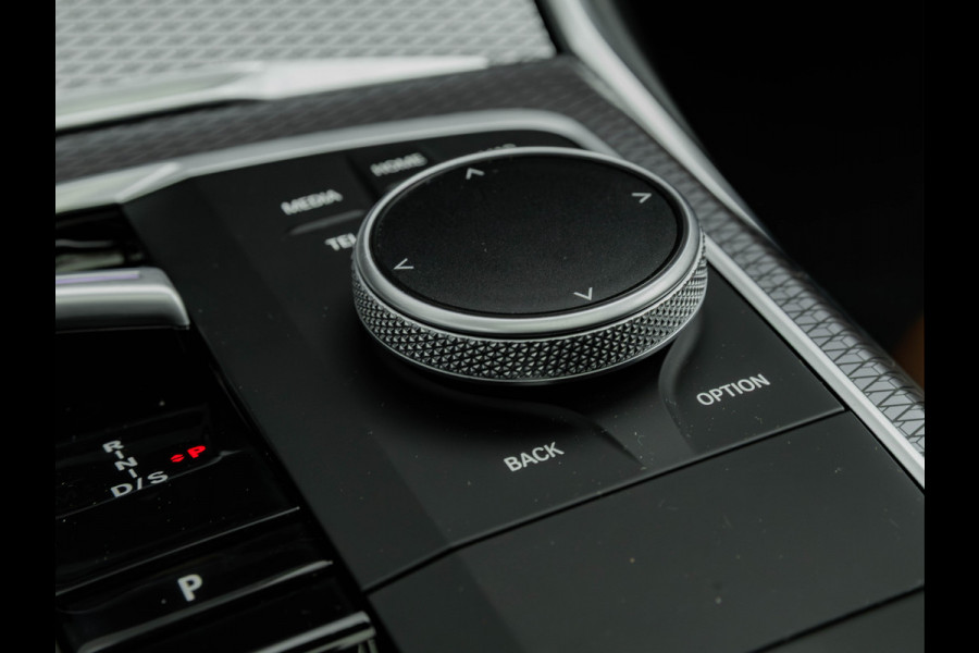 BMW 3 Serie Touring 330e M-Sport - Pano - Trekhaak - LCI 2 - ACC - Hifi BMW 3 Serie Touring 330e M-Sport - Pano - Trekhaak - LCI 2 - ACC - Hifi