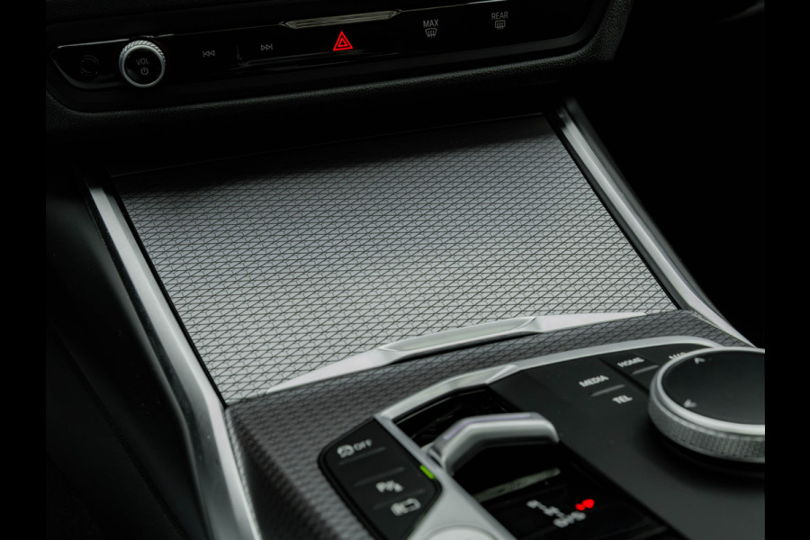 BMW 3 Serie Touring 330e M-Sport - Pano - Trekhaak - LCI 2 - ACC - Hifi BMW 3 Serie Touring 330e M-Sport - Pano - Trekhaak - LCI 2 - ACC - Hifi