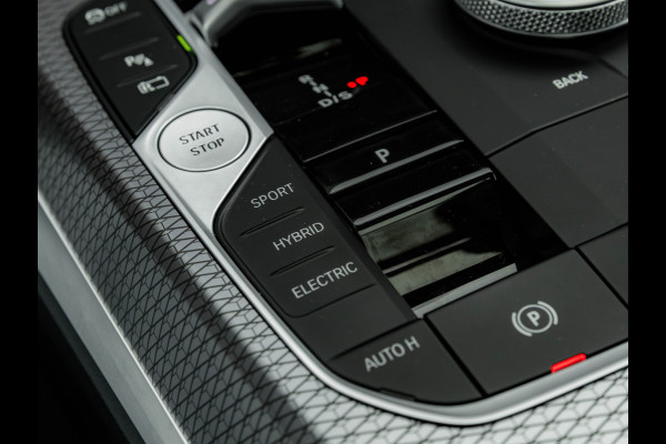 BMW 3 Serie Touring 330e M-Sport - Pano - Trekhaak - LCI 2 - ACC - Hifi BMW 3 Serie Touring 330e M-Sport - Pano - Trekhaak - LCI 2 - ACC - Hifi