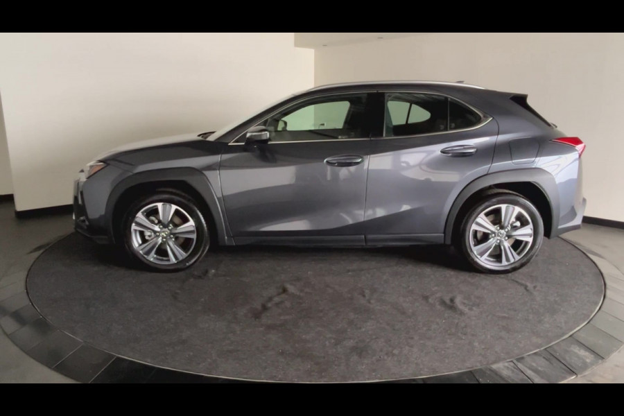 Lexus UX 300e Luxury Line 73 kWh | 45% korting | Winter-pakket | Tech Pack | Mark Levinson geluid! | Navigatie | Nieuwprijs € 61.095,00 |