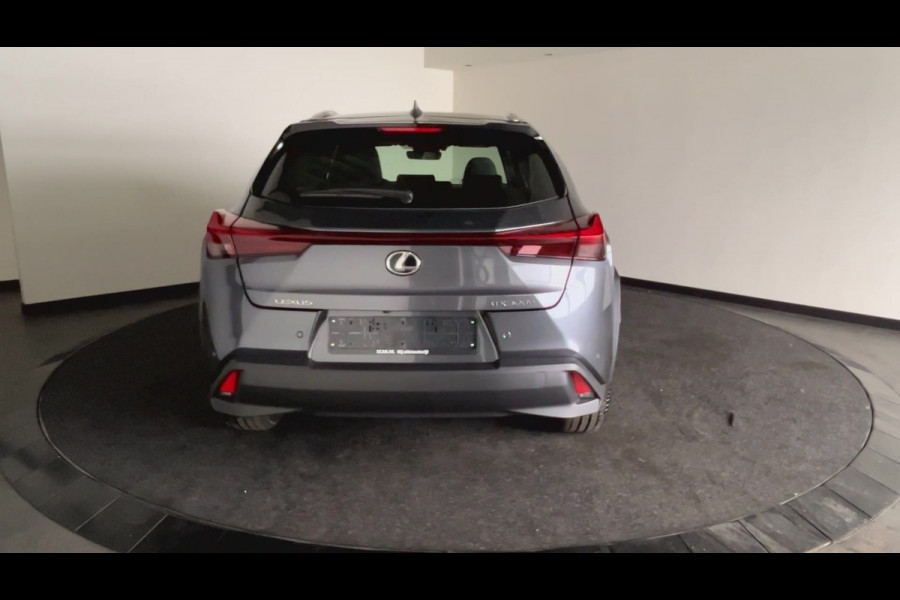Lexus UX 300e Luxury Line 73 kWh | 45% korting | Winter-pakket | Tech Pack | Mark Levinson geluid! | Navigatie | Nieuwprijs € 61.095,00 |