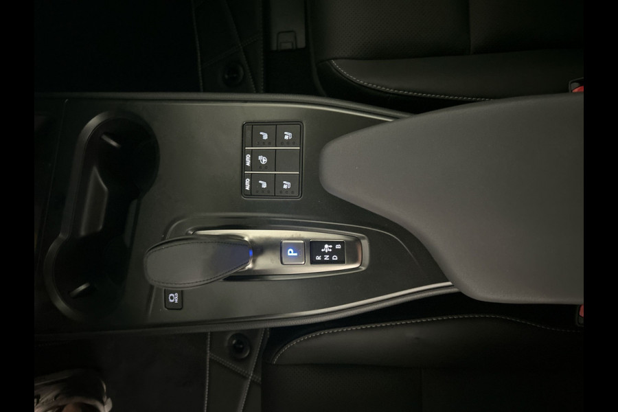 Lexus UX 300e Luxury Line 73 kWh | 45% korting | Winter-pakket | Tech Pack | Mark Levinson geluid! | Navigatie | Nieuwprijs € 61.095,00 |