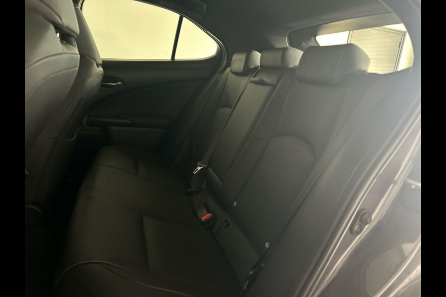 Lexus UX 300e Luxury Line 73 kWh | 45% korting | Winter-pakket | Tech Pack | Mark Levinson geluid! | Navigatie | Nieuwprijs € 61.095,00 |