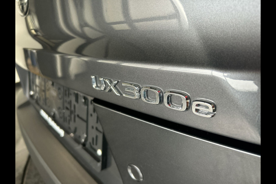 Lexus UX 300e Luxury Line 73 kWh | 45% korting | Winter-pakket | Tech Pack | Mark Levinson geluid! | Navigatie | Nieuwprijs € 61.095,00 |