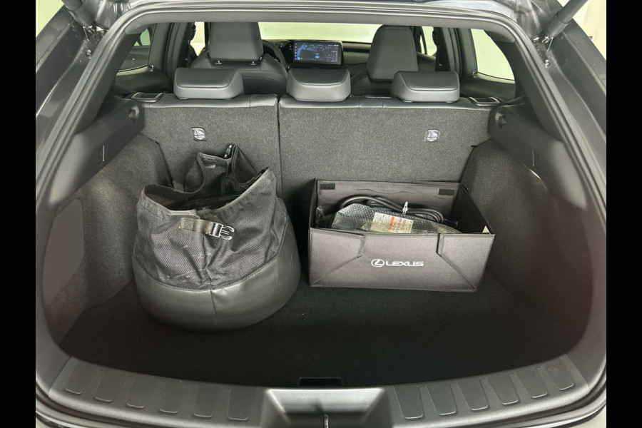 Lexus UX 300e Luxury Line 73 kWh | 45% korting | Winter-pakket | Tech Pack | Mark Levinson geluid! | Navigatie | Nieuwprijs € 61.095,00 |
