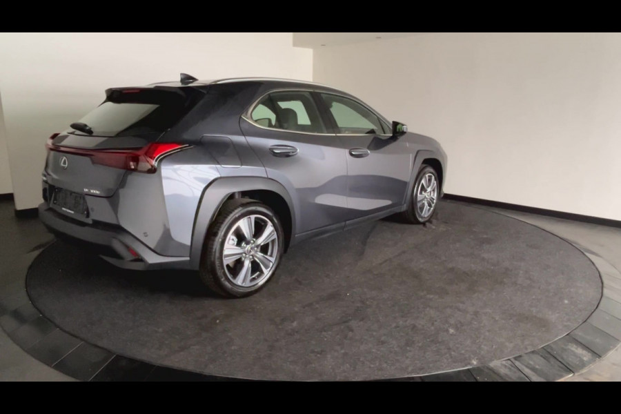 Lexus UX 300e Luxury Line 73 kWh | 45% korting | Winter-pakket | Tech Pack | Mark Levinson geluid! | Navigatie | Nieuwprijs € 61.095,00 |