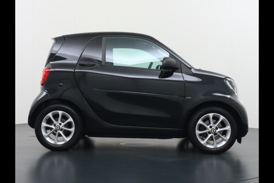 Smart Fortwo 1.0I 71PK Passion Ecc Cruise Control Bluetooth Lmv Mistlampen Regen-Lichtsensor Led  Cool & Audio pakket Pakket sport Euro 6 Origineel Nederlandse Auto Smart Fortwo 1.0I 71PK Passion Ecc Cruise Control Bluetooth Lmv Mistlampen Regen-Lichtsensor Led  Cool & Audio pakket Pakket sport Euro 6 Origineel Nederlandse Auto