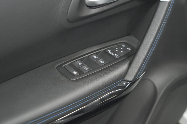 Renault Kadjar TCe 140 EDC Limited | Camera | Dodehoekdetectie | Apple Carplay | Stoelverwarming