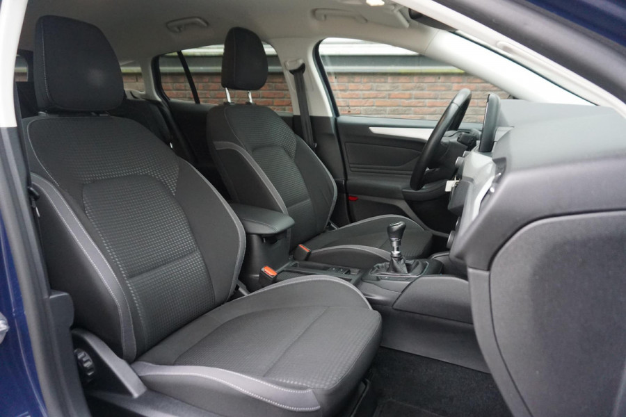 Ford FOCUS Wagon 1.0 EcoB. 125PK Hybrid Business|Trekhaak|Camera| Privacy-glas. Ford FOCUS Wagon 1.0 EcoB. 125PK Hybrid Business|Trekhaak|Camera| Privacy-glas.