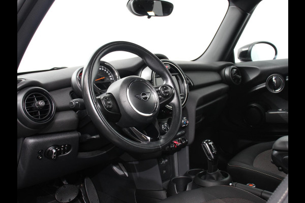 MINI Mini 1.5 One Automaat Blackyard | Parkeer sensoren | Airco | Verwarmbare voorstoelen | Lichtmetalen velgen 16" black