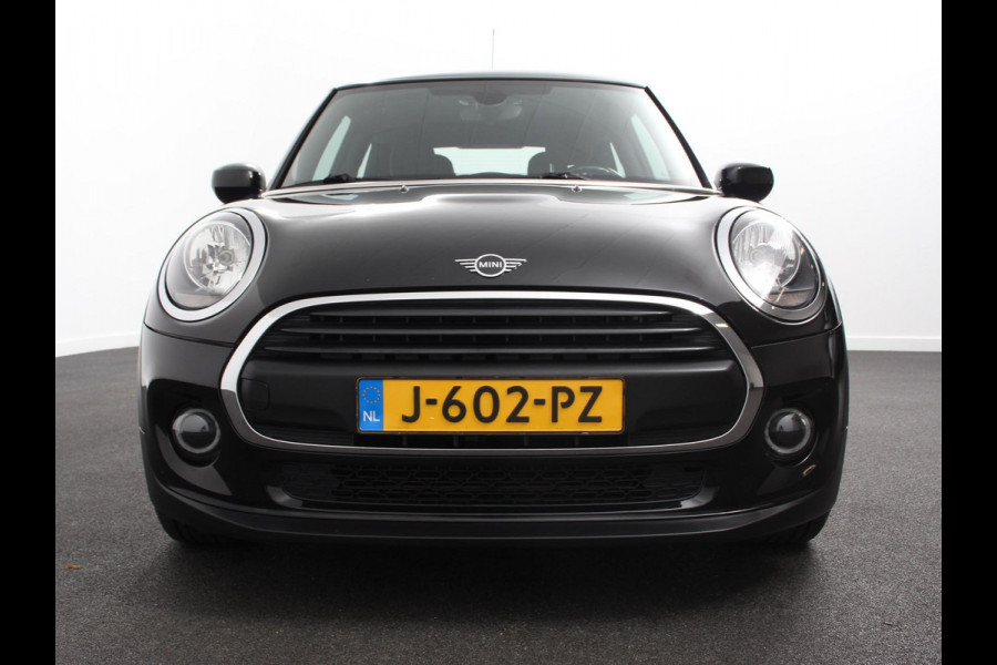 MINI Mini 1.5 One Automaat Blackyard | Parkeer sensoren | Airco | Verwarmbare voorstoelen | Lichtmetalen velgen 16" black