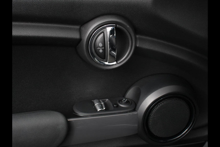 MINI Mini 1.5 One Automaat Blackyard | Parkeer sensoren | Airco | Verwarmbare voorstoelen | Lichtmetalen velgen 16" black