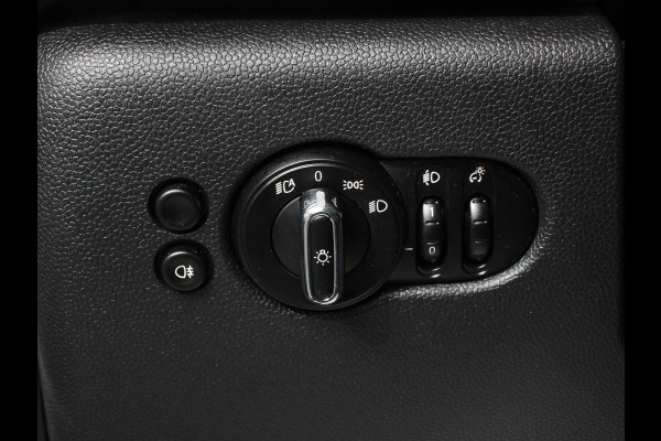 MINI Mini 1.5 One Automaat Blackyard | Parkeer sensoren | Airco | Verwarmbare voorstoelen | Lichtmetalen velgen 16" black