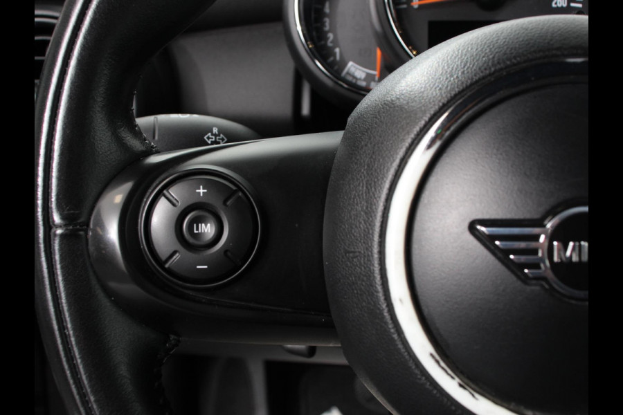 MINI Mini 1.5 One Automaat Blackyard | Parkeer sensoren | Airco | Verwarmbare voorstoelen | Lichtmetalen velgen 16" black