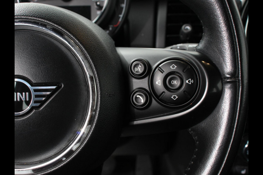 MINI Mini 1.5 One Automaat Blackyard | Parkeer sensoren | Airco | Verwarmbare voorstoelen | Lichtmetalen velgen 16" black