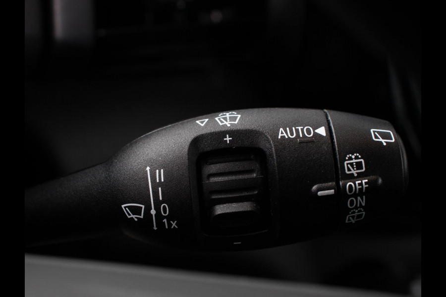 MINI Mini 1.5 One Automaat Blackyard | Parkeer sensoren | Airco | Verwarmbare voorstoelen | Lichtmetalen velgen 16" black