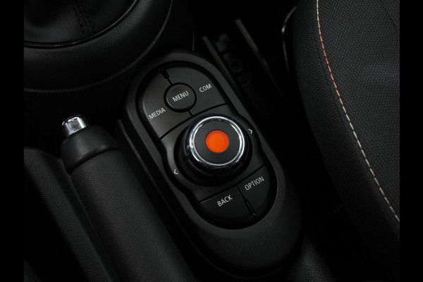 MINI Mini 1.5 One Automaat Blackyard | Parkeer sensoren | Airco | Verwarmbare voorstoelen | Lichtmetalen velgen 16" black