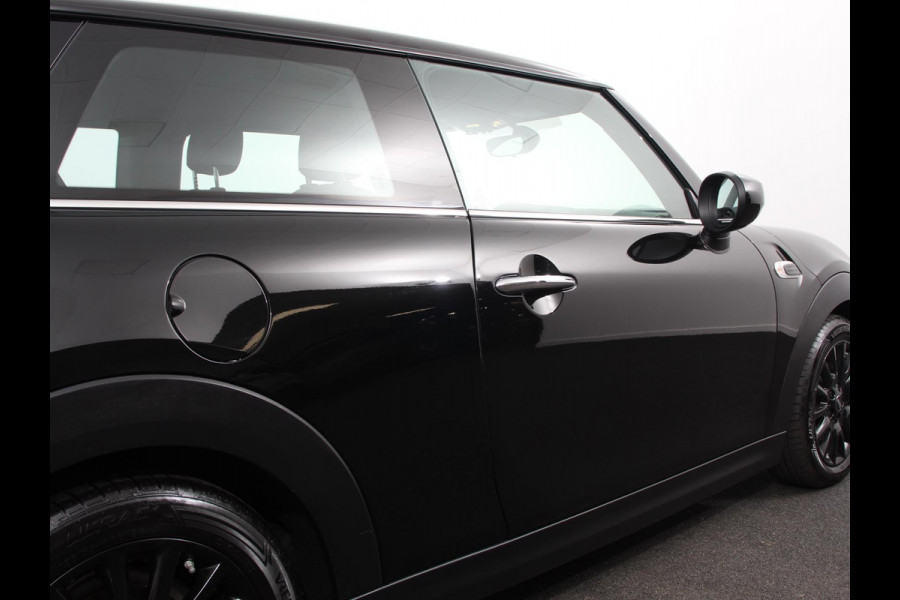 MINI Mini 1.5 One Automaat Blackyard | Parkeer sensoren | Airco | Verwarmbare voorstoelen | Lichtmetalen velgen 16" black