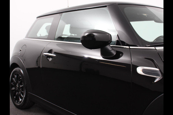 MINI Mini 1.5 One Automaat Blackyard | Parkeer sensoren | Airco | Verwarmbare voorstoelen | Lichtmetalen velgen 16" black