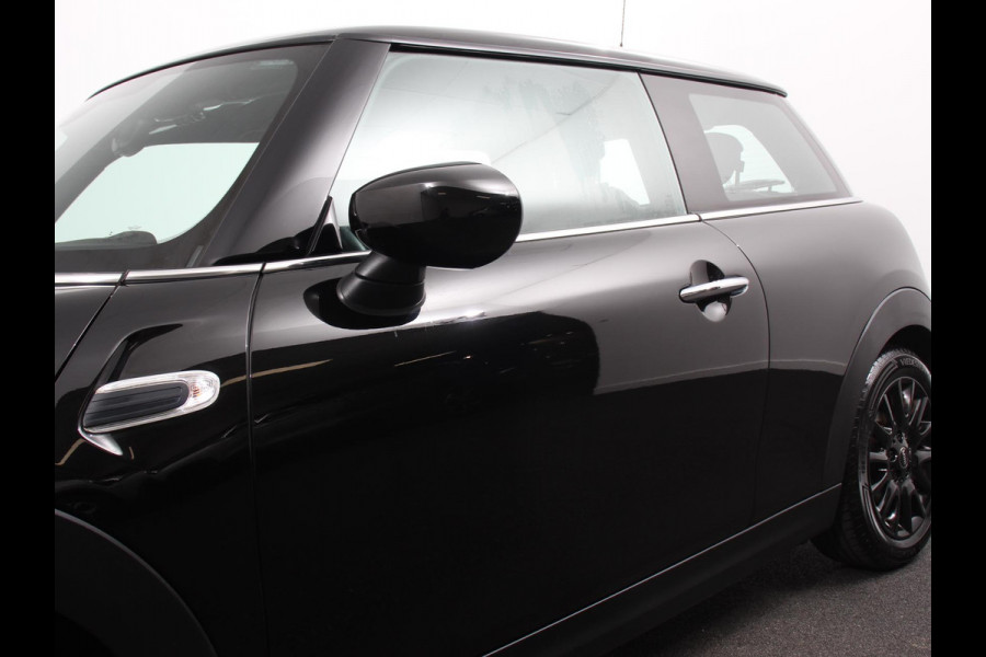MINI Mini 1.5 One Automaat Blackyard | Parkeer sensoren | Airco | Verwarmbare voorstoelen | Lichtmetalen velgen 16" black