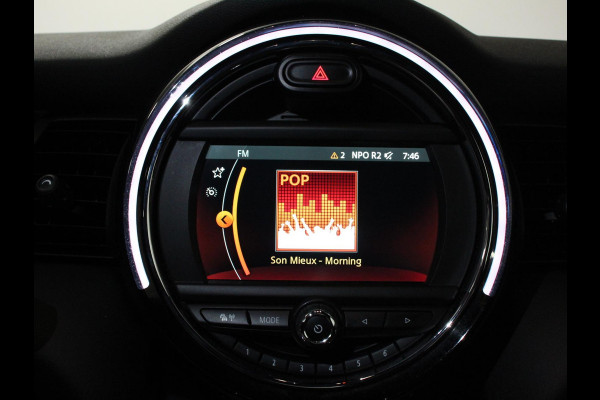 MINI Mini 1.5 One Automaat Blackyard | Parkeer sensoren | Airco | Verwarmbare voorstoelen | Lichtmetalen velgen 16" black