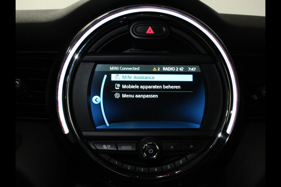MINI Mini 1.5 One Automaat Blackyard | Parkeer sensoren | Airco | Verwarmbare voorstoelen | Lichtmetalen velgen 16" black