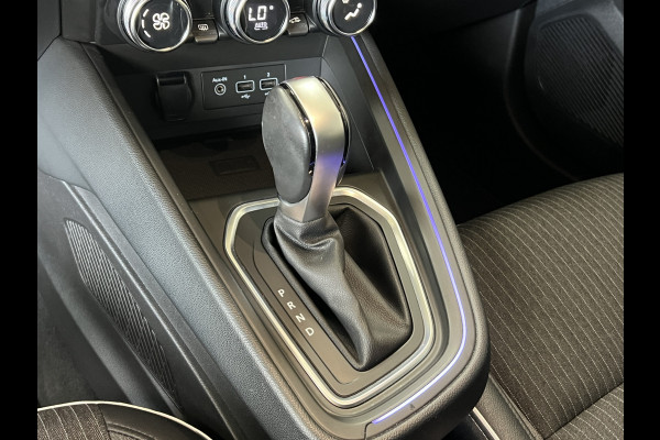 Renault Clio 1.3 TCe 130pk Intens | Groot Navi | 360 Camera | Stoel verwarming | 17 inch | Keurig nette Clio 5 automaat met 130pk! Renault Clio 1.3 TCe 130pk Intens | Groot Navi | 360 Camera | Stoel verwarming | 17 inch | Keurig nette Clio 5 automaat met 130pk!