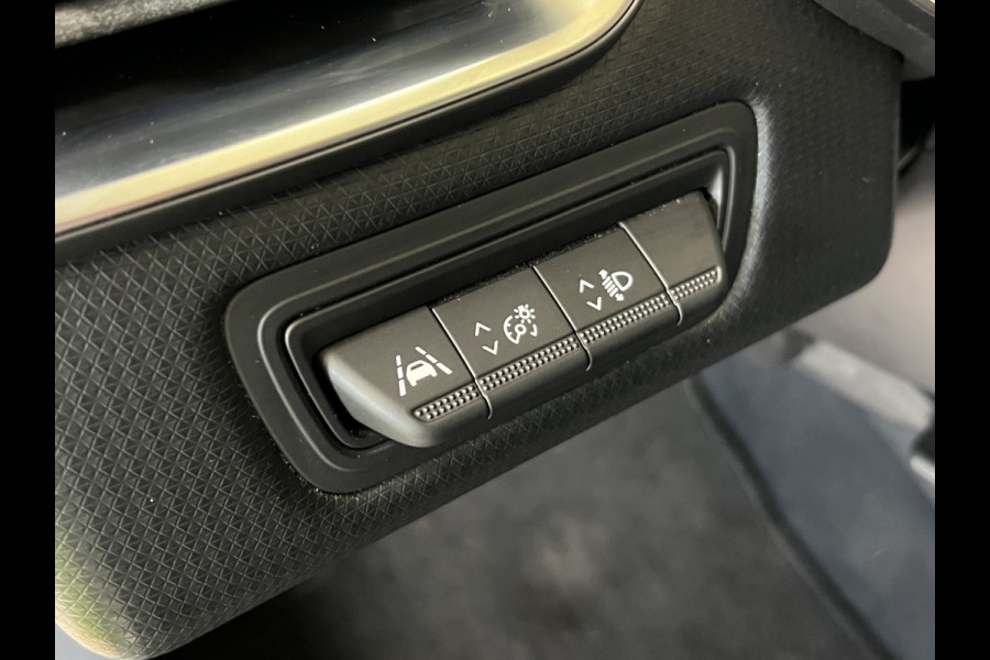 Renault Clio 1.3 TCe 130pk Intens | Groot Navi | 360 Camera | Stoel verwarming | 17 inch | Keurig nette Clio 5 automaat met 130pk! Renault Clio 1.3 TCe 130pk Intens | Groot Navi | 360 Camera | Stoel verwarming | 17 inch | Keurig nette Clio 5 automaat met 130pk!