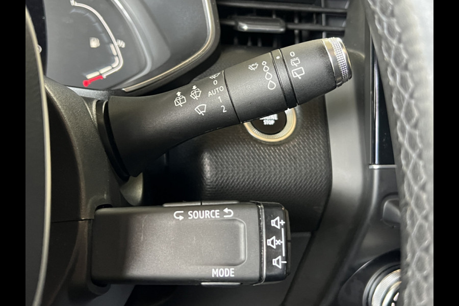 Renault Clio 1.3 TCe 130pk Intens | Groot Navi | 360 Camera | Stoel verwarming | 17 inch | Keurig nette Clio 5 automaat met 130pk! Renault Clio 1.3 TCe 130pk Intens | Groot Navi | 360 Camera | Stoel verwarming | 17 inch | Keurig nette Clio 5 automaat met 130pk!