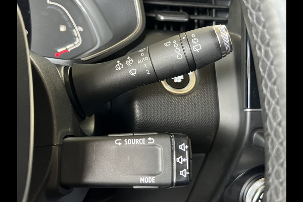 Renault Clio 1.3 TCe 130pk Intens | Groot Navi | 360 Camera | Stoel verwarming | 17 inch | Keurig nette Clio 5 automaat met 130pk! Renault Clio 1.3 TCe 130pk Intens | Groot Navi | 360 Camera | Stoel verwarming | 17 inch | Keurig nette Clio 5 automaat met 130pk!
