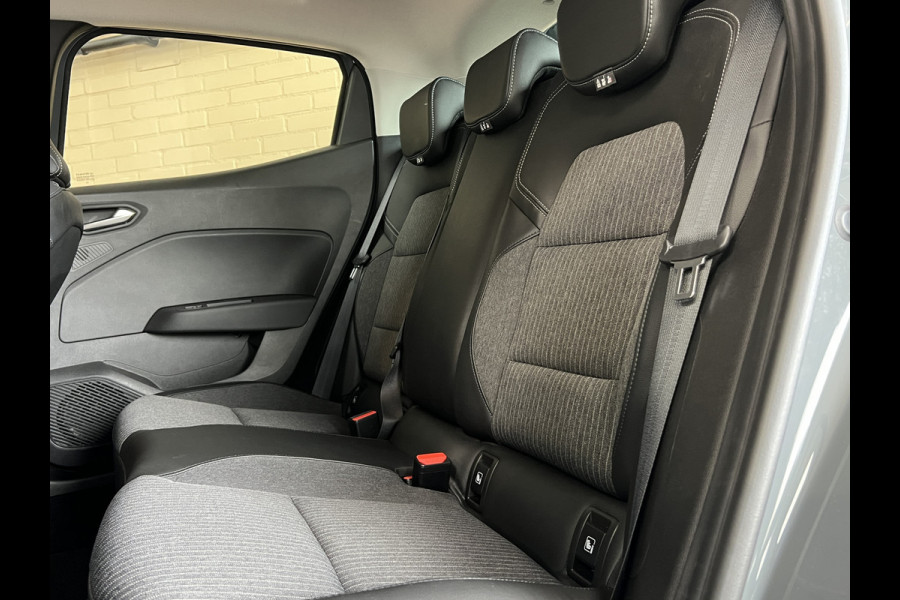 Renault Clio 1.3 TCe 130pk Intens | Groot Navi | 360 Camera | Stoel verwarming | 17 inch | Keurig nette Clio 5 automaat met 130pk! Renault Clio 1.3 TCe 130pk Intens | Groot Navi | 360 Camera | Stoel verwarming | 17 inch | Keurig nette Clio 5 automaat met 130pk!