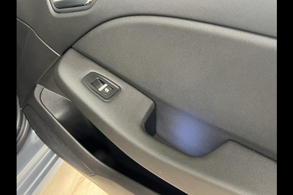 Renault Clio 1.3 TCe 130pk Intens | Groot Navi | 360 Camera | Stoel verwarming | 17 inch | Keurig nette Clio 5 automaat met 130pk! Renault Clio 1.3 TCe 130pk Intens | Groot Navi | 360 Camera | Stoel verwarming | 17 inch | Keurig nette Clio 5 automaat met 130pk!