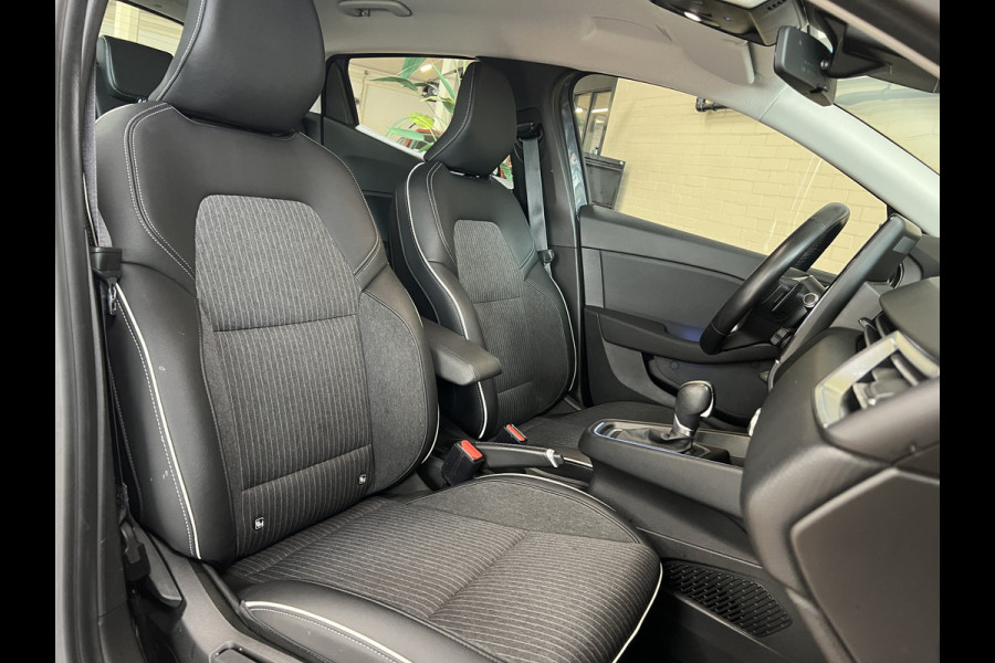 Renault Clio 1.3 TCe 130pk Intens | Groot Navi | 360 Camera | Stoel verwarming | 17 inch | Keurig nette Clio 5 automaat met 130pk! Renault Clio 1.3 TCe 130pk Intens | Groot Navi | 360 Camera | Stoel verwarming | 17 inch | Keurig nette Clio 5 automaat met 130pk!