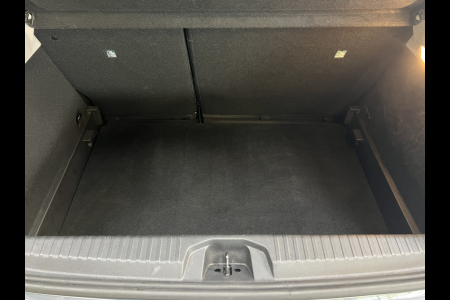 Renault Clio 1.3 TCe 130pk Intens | Groot Navi | 360 Camera | Stoel verwarming | 17 inch | Keurig nette Clio 5 automaat met 130pk! Renault Clio 1.3 TCe 130pk Intens | Groot Navi | 360 Camera | Stoel verwarming | 17 inch | Keurig nette Clio 5 automaat met 130pk!