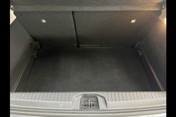 Renault Clio 1.3 TCe 130pk Intens | Groot Navi | 360 Camera | Stoel verwarming | 17 inch | Keurig nette Clio 5 automaat met 130pk! Renault Clio 1.3 TCe 130pk Intens | Groot Navi | 360 Camera | Stoel verwarming | 17 inch | Keurig nette Clio 5 automaat met 130pk!
