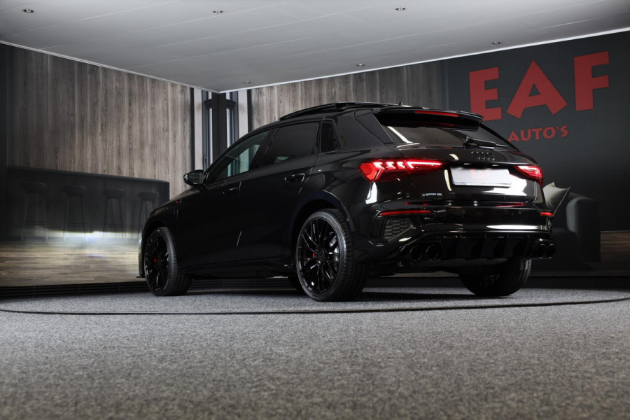 Audi A3 Sportback 45 TFSI e RS3 Look / 245 PK / RS Zetels / B & O / Leder / Lane Assist / Open Pano / Matrix / Virtual Cockpit