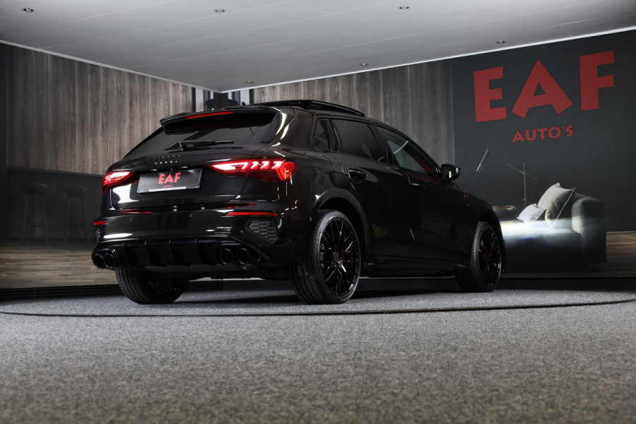 Audi A3 Sportback 45 TFSI e RS3 Look / 245 PK / RS Zetels / B & O / Leder / Lane Assist / Open Pano / Matrix / Virtual Cockpit