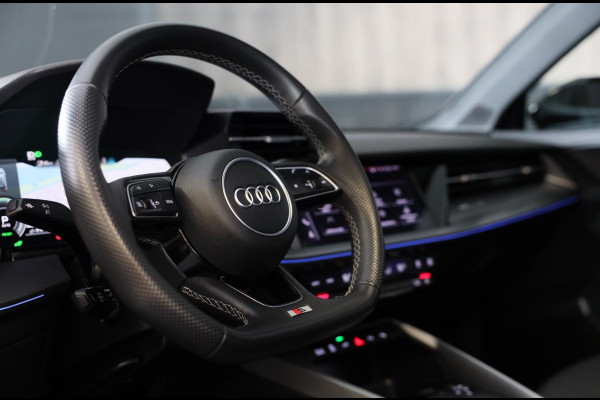 Audi A3 Sportback 45 TFSI e RS3 Look / 245 PK / RS Zetels / B & O / Leder / Lane Assist / Open Pano / Matrix / Virtual Cockpit