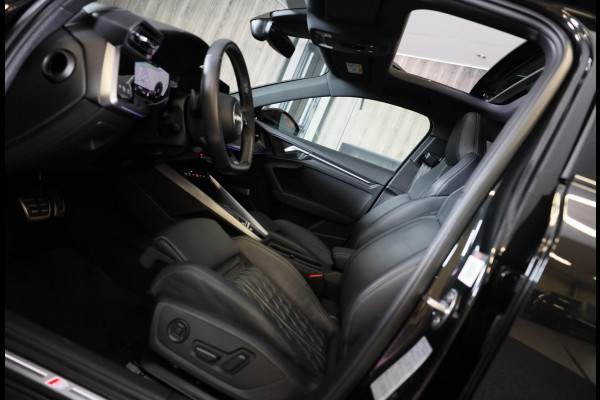 Audi A3 Sportback 45 TFSI e RS3 Look / 245 PK / RS Zetels / B & O / Leder / Lane Assist / Open Pano / Matrix / Virtual Cockpit