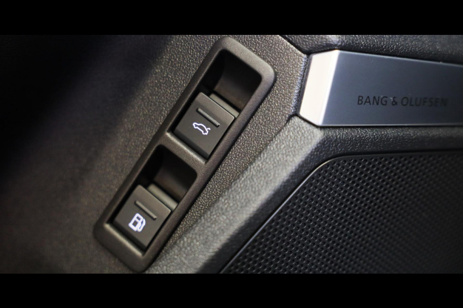 Audi A3 Sportback 45 TFSI e RS3 Look / 245 PK / RS Zetels / B & O / Leder / Lane Assist / Open Pano / Matrix / Virtual Cockpit