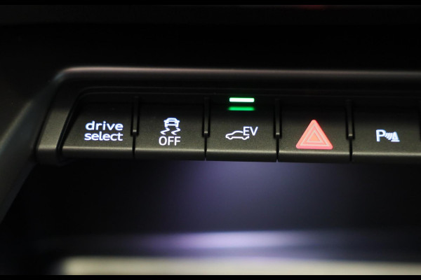 Audi A3 Sportback 45 TFSI e RS3 Look / 245 PK / RS Zetels / B & O / Leder / Lane Assist / Open Pano / Matrix / Virtual Cockpit