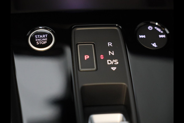 Audi A3 Sportback 45 TFSI e RS3 Look / 245 PK / RS Zetels / B & O / Leder / Lane Assist / Open Pano / Matrix / Virtual Cockpit