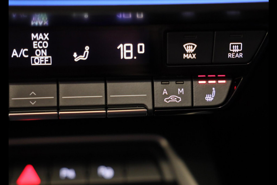 Audi A3 Sportback 45 TFSI e RS3 Look / 245 PK / RS Zetels / B & O / Leder / Lane Assist / Open Pano / Matrix / Virtual Cockpit