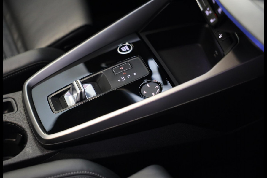 Audi A3 Sportback 45 TFSI e RS3 Look / 245 PK / RS Zetels / B & O / Leder / Lane Assist / Open Pano / Matrix / Virtual Cockpit